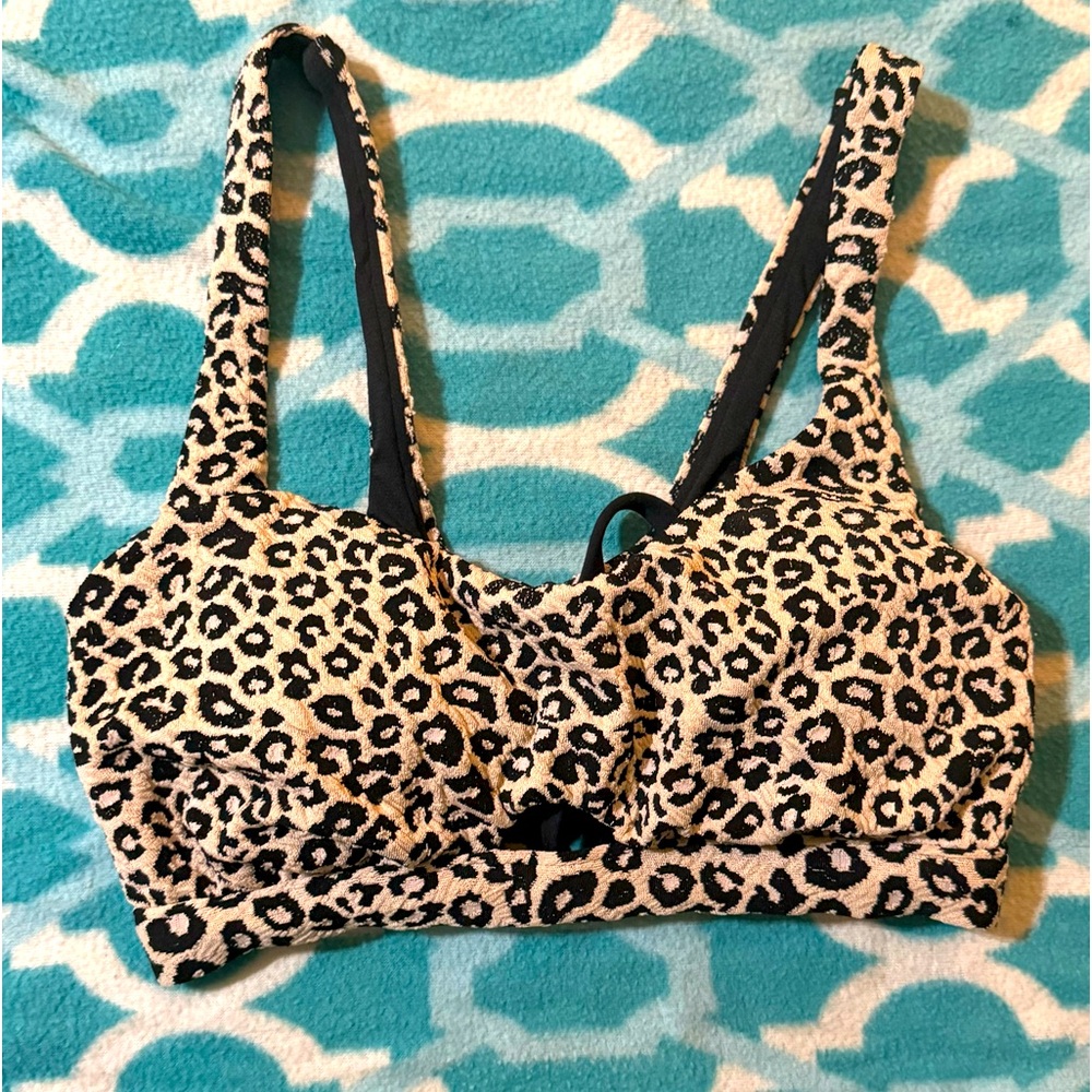 Bikini top.